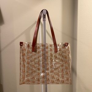 Dooney & Bourke Medium Shopper/Lunch Tote